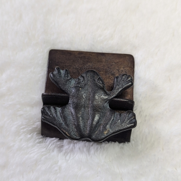 Vintage Bronze Frog Accent Business Card Holder - Picture 6 of 11